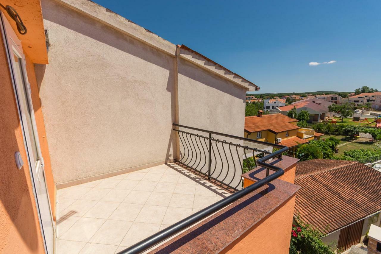 Ferienwohnung Carmen 2 Funtana Exterior foto